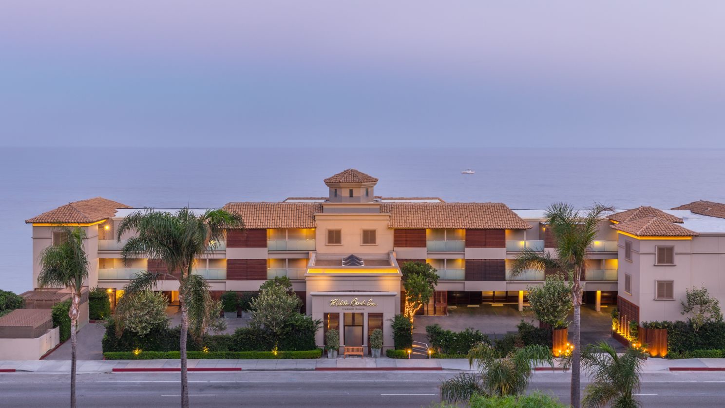 Malibu Beach Inn interior