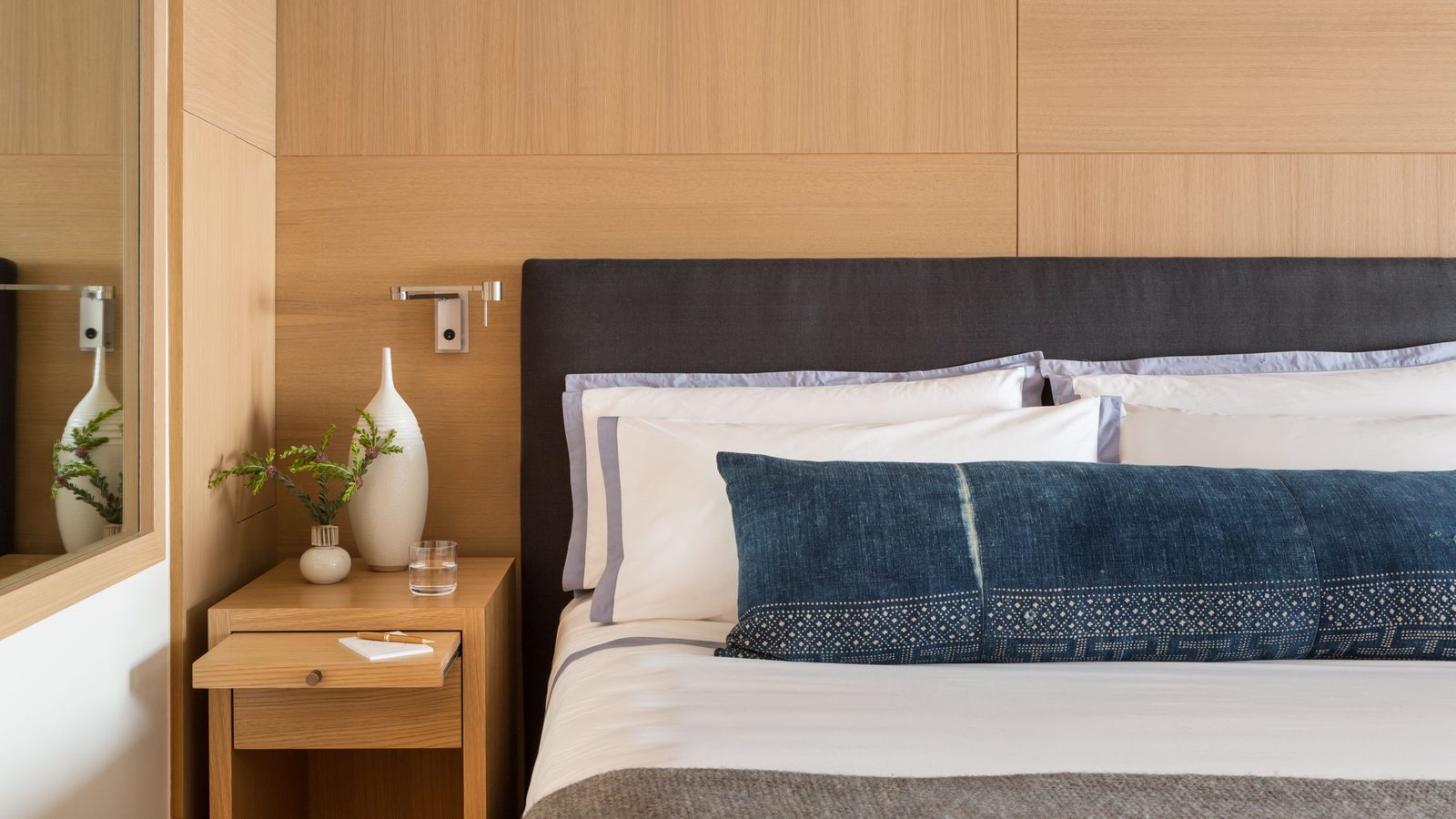 Malibu Beach Inn interior