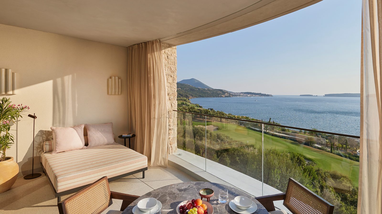 Mandarin Oriental, Costa Navarino interior