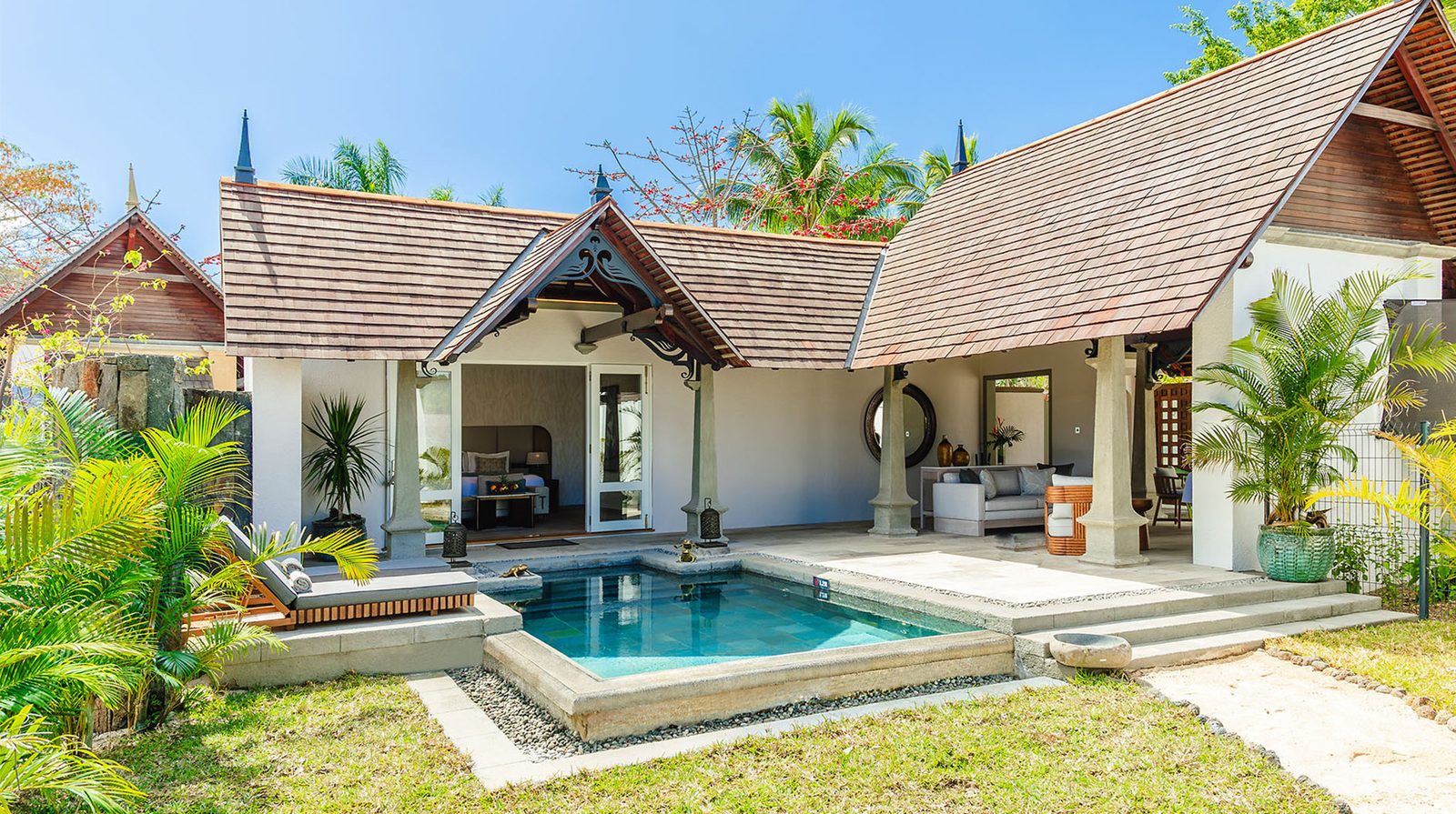 Maradiva Villas Resort & Spa interior