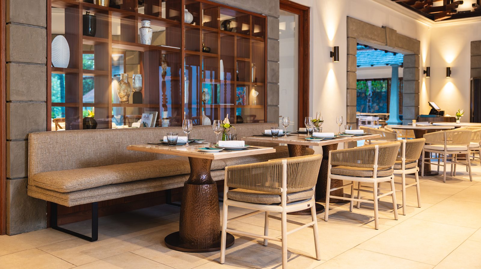Maradiva Villas Resort & Spa interior