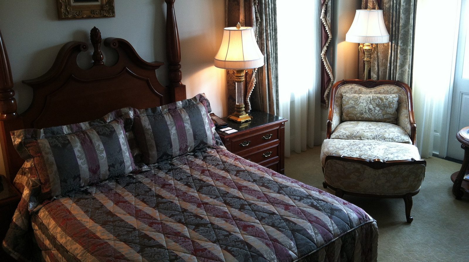 Market Pavilion Hotel interior