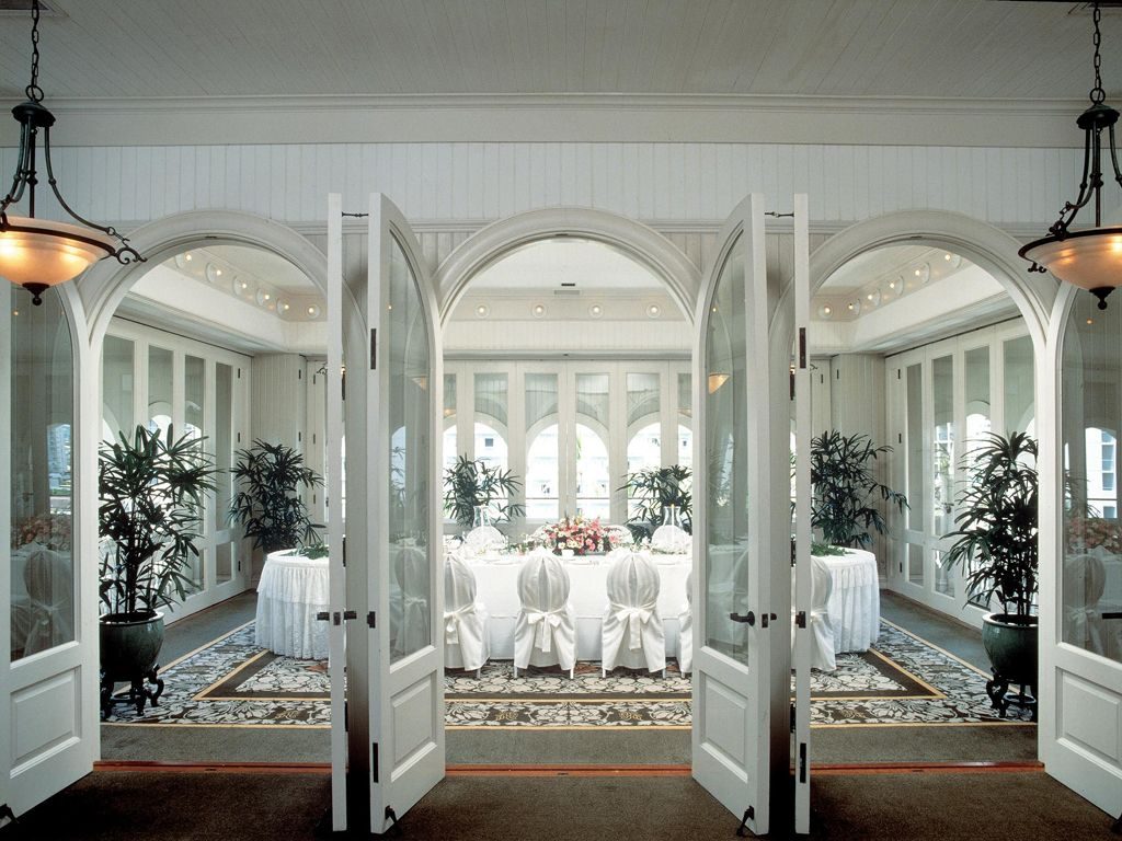 Moana Surfrider, A Westin Resort & Spa interior