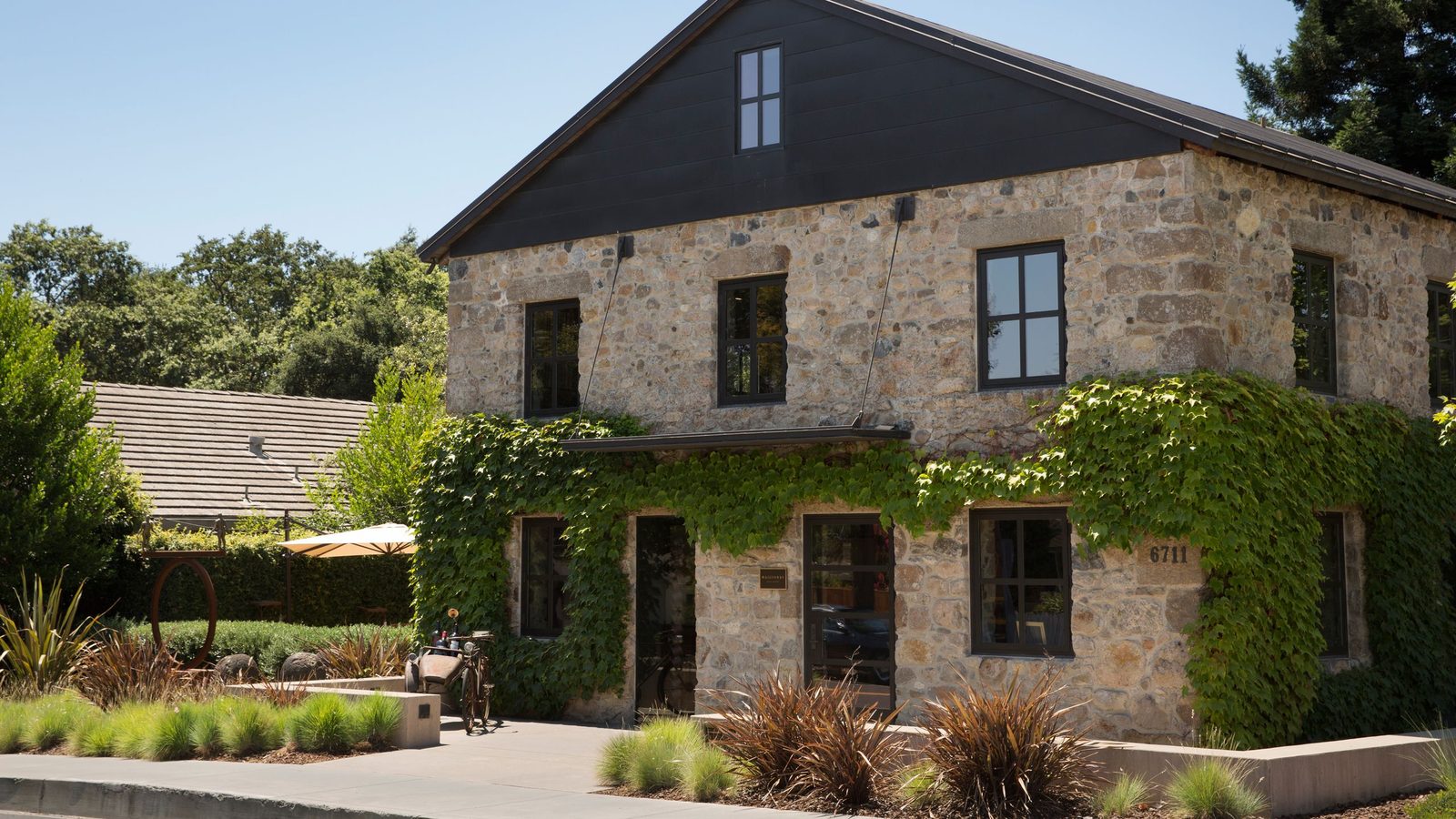 Napa Valley Lodge interior