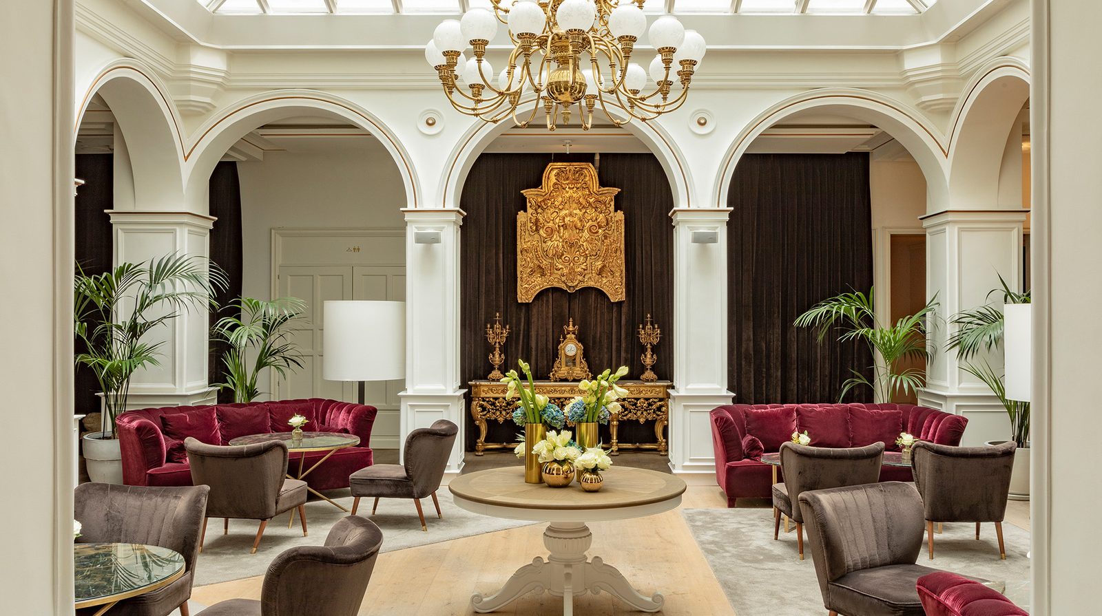 Palacio de los Duques, a Gran Meliá Hotel interior
