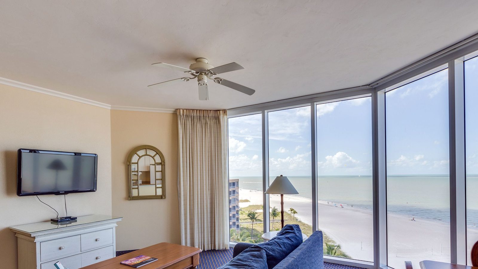 Pink Shell Beach Resort & Marina interior