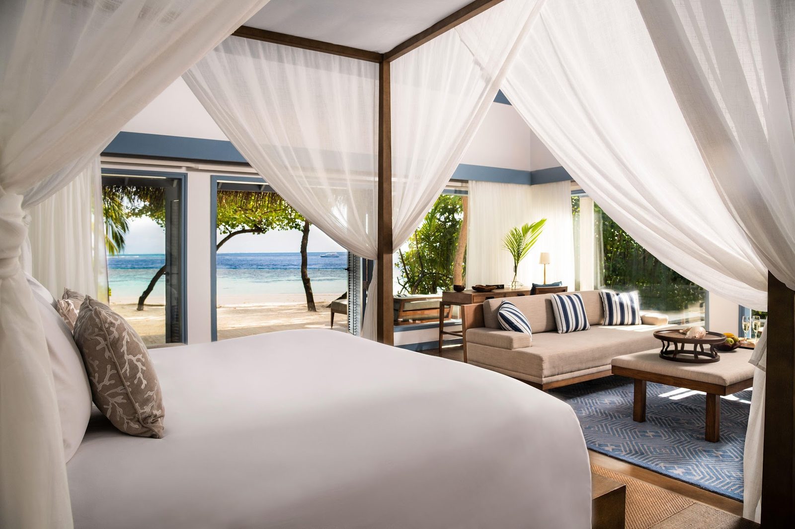 Raffles Maldives Meradhoo interior