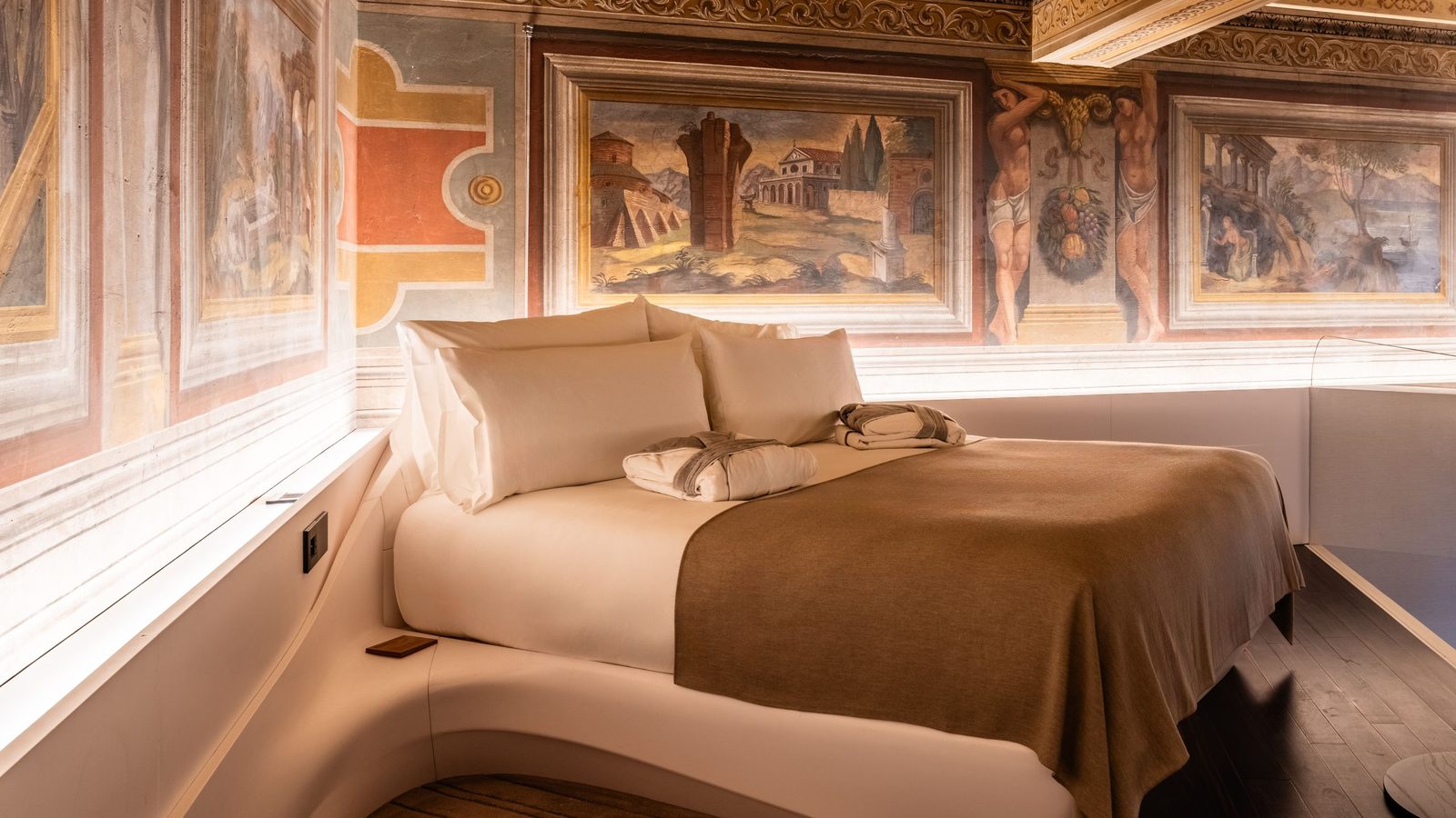 Romeo Roma interior