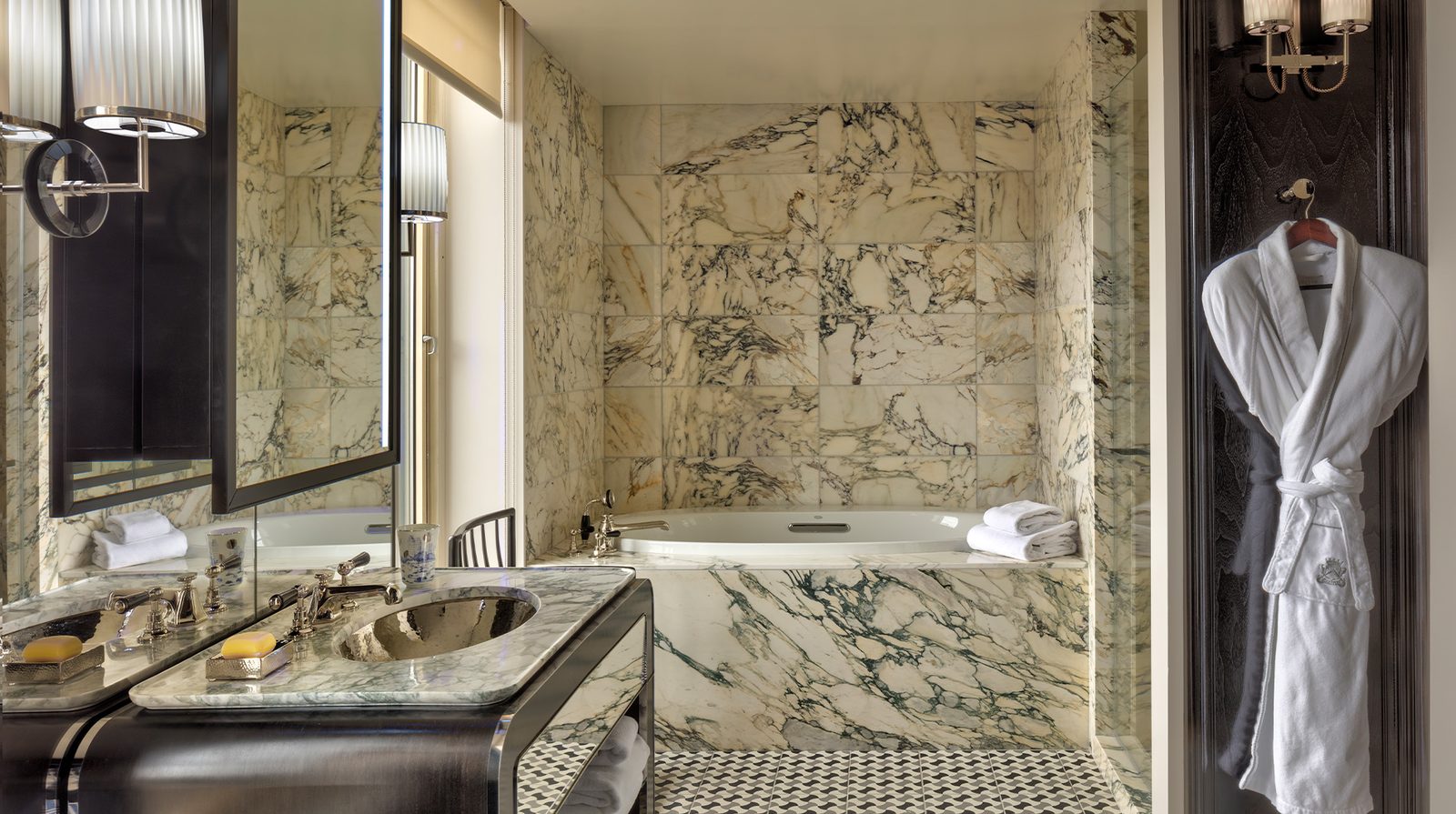 The Carlyle, A Rosewood Hotel interior