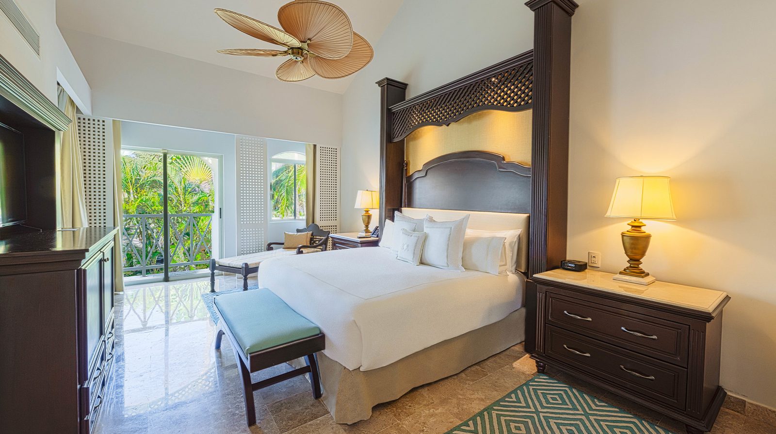 Royal Hideaway Playacar