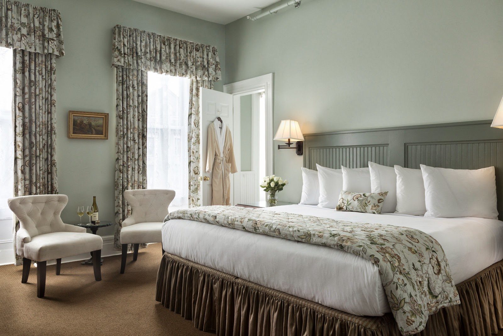 Saratoga Arms Hotel interior