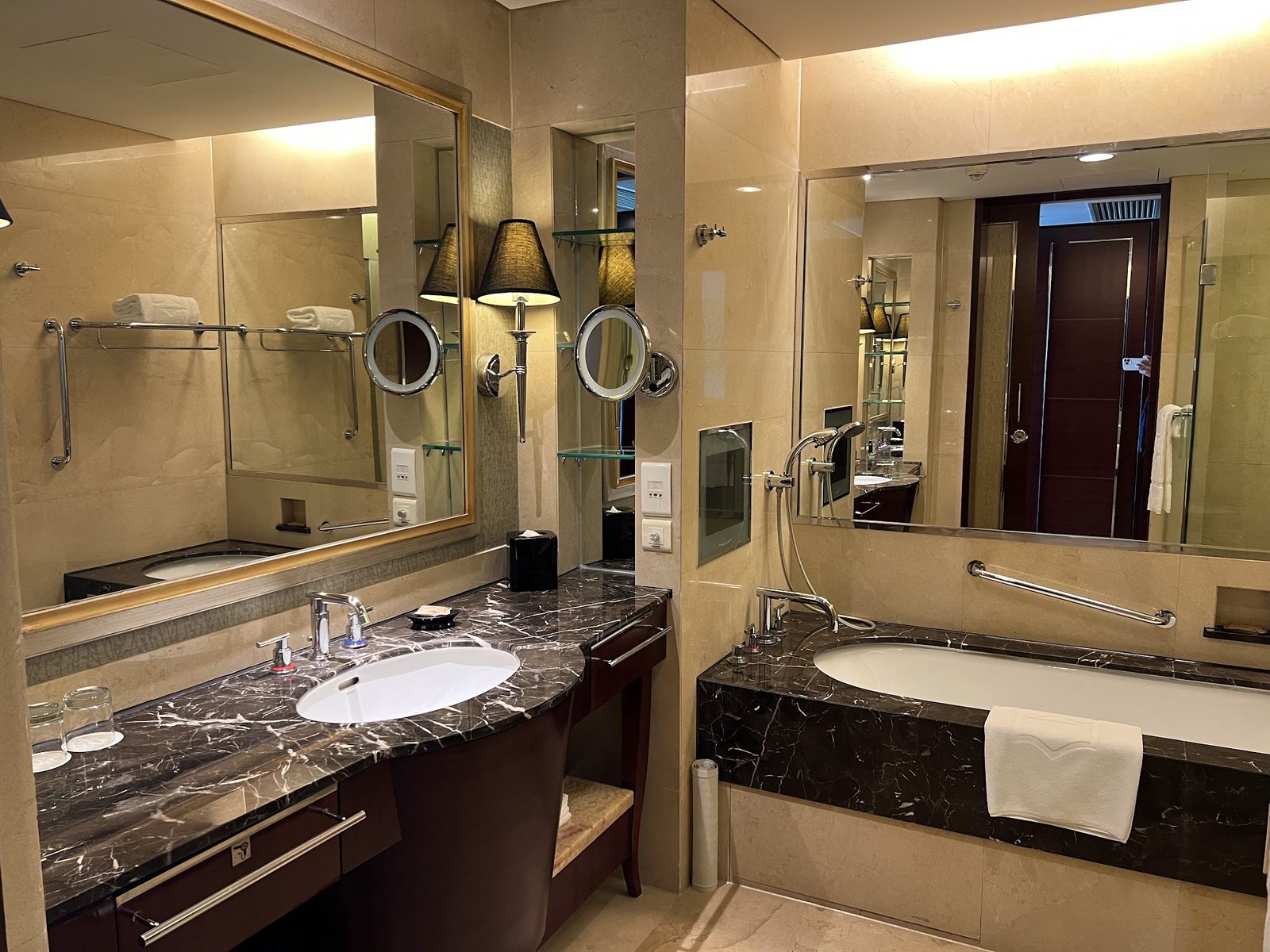 Shangri-La Chengdu interior
