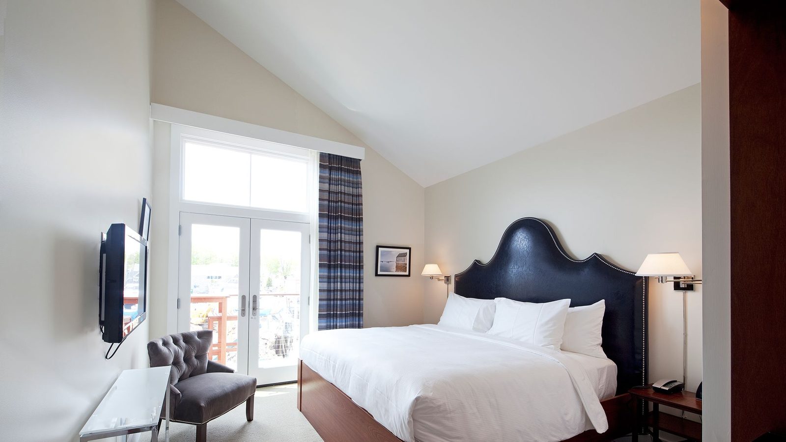 The Boathouse Waterfront Hotel
