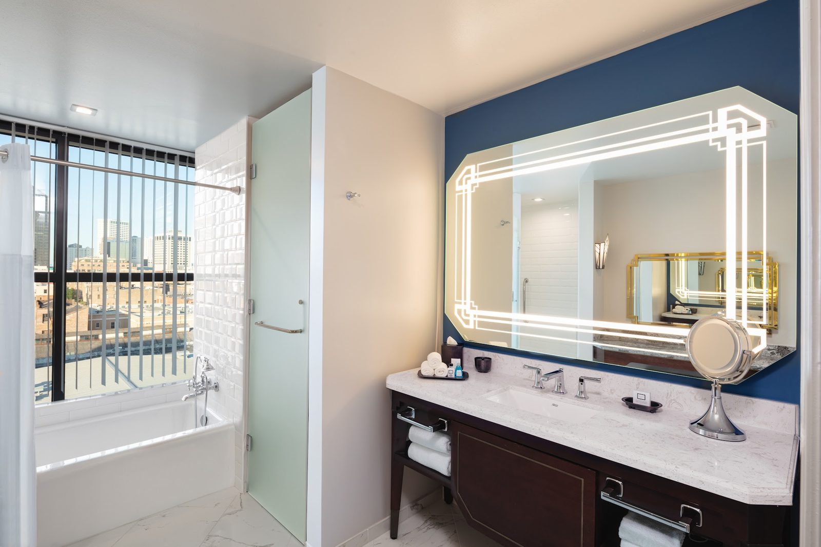 The Higgins Hotel New Orleans, Curio Collection by Hilton interior