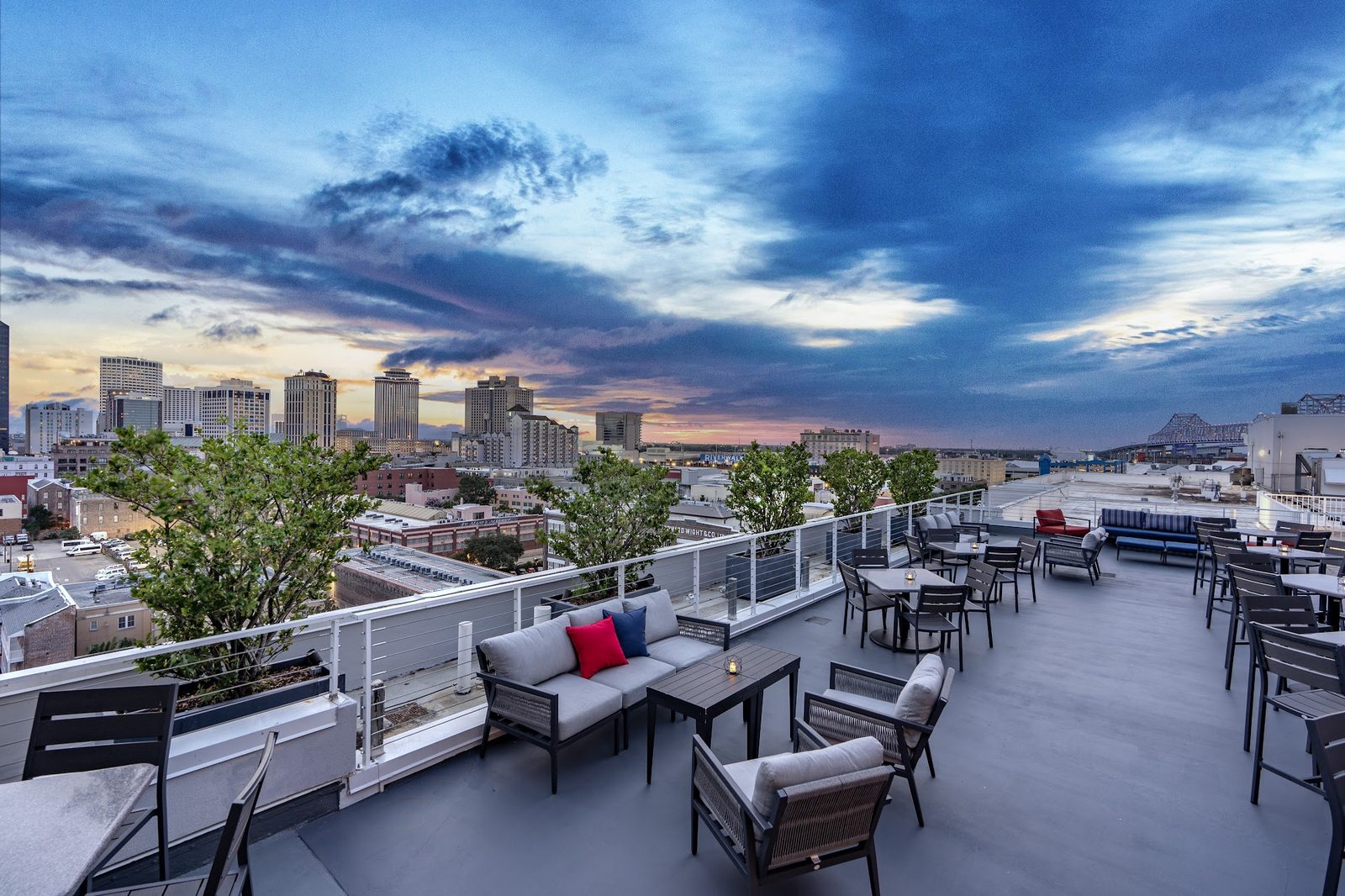 The Higgins Hotel New Orleans, Curio Collection by Hilton