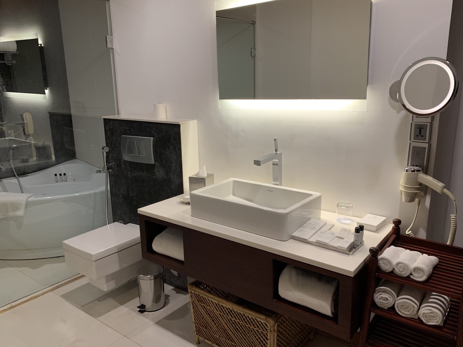 The Leela Ashtamudi A Raviz Hotel interior