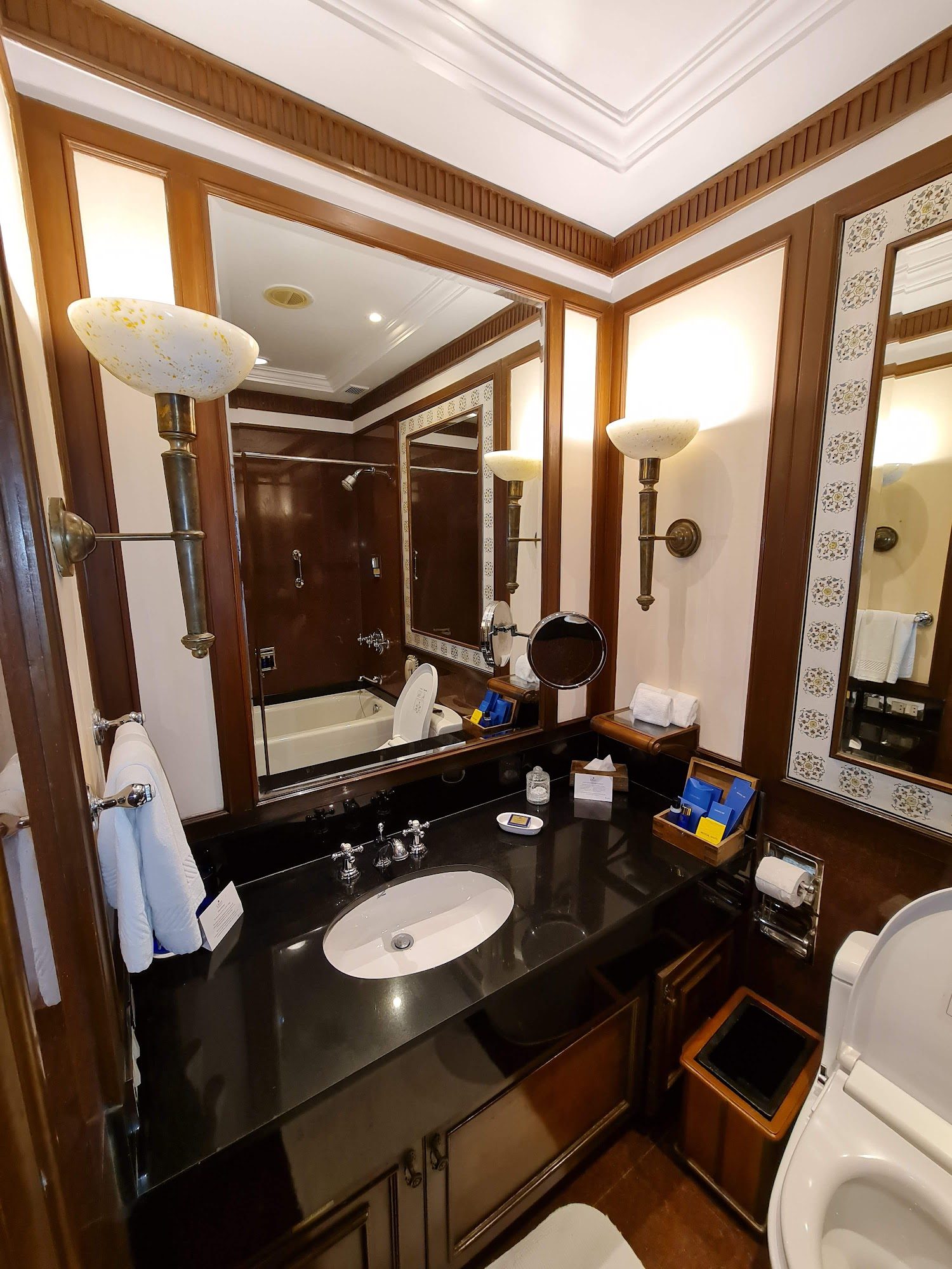 The Oberoi Grand, Kolkata interior