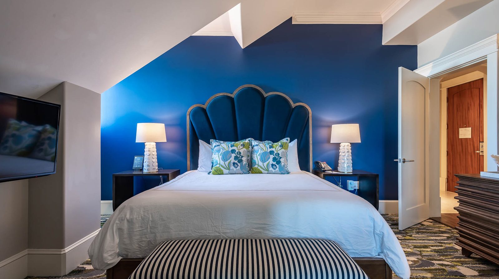 The Pearl Hotel, San Diego interior