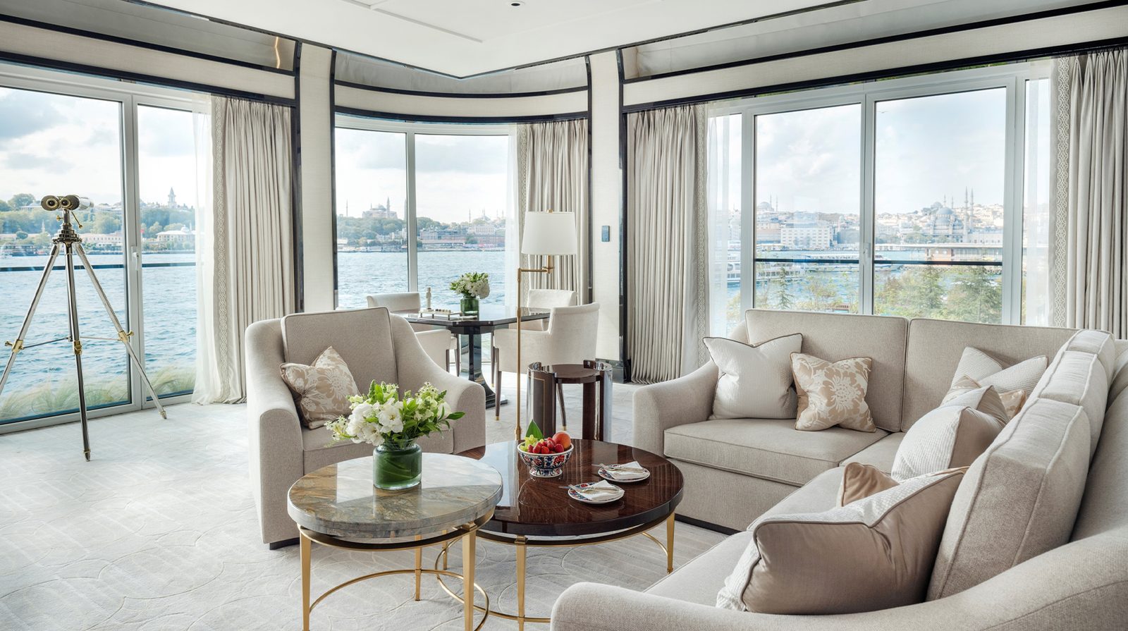 The Peninsula Istanbul interior