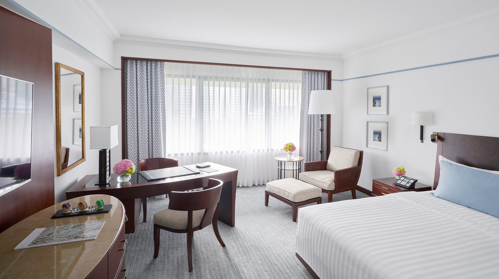 The Peninsula Manila interior