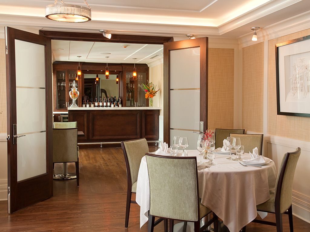 The Pillars Hotel & Club interior