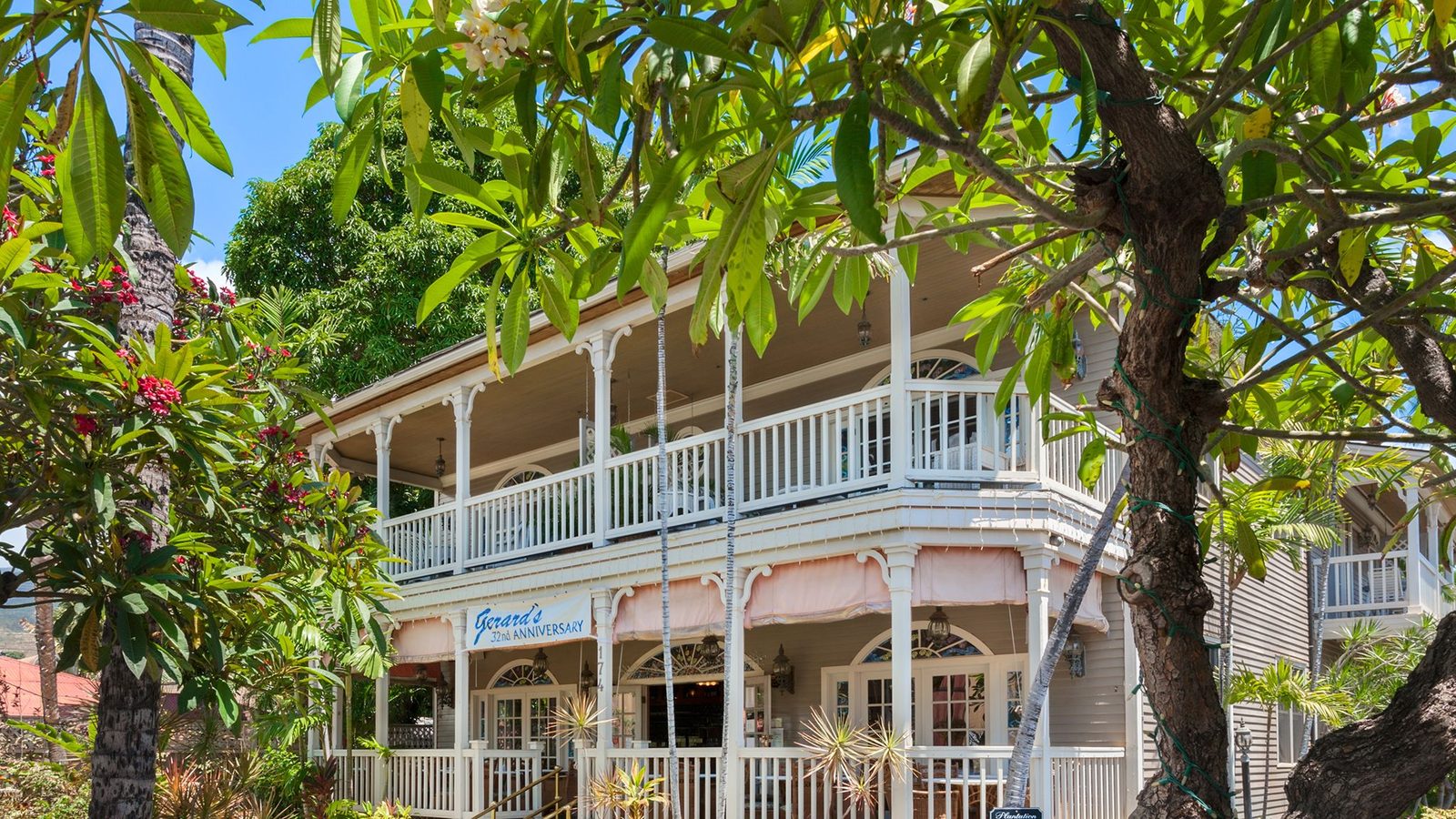 The Plantation Inn interior