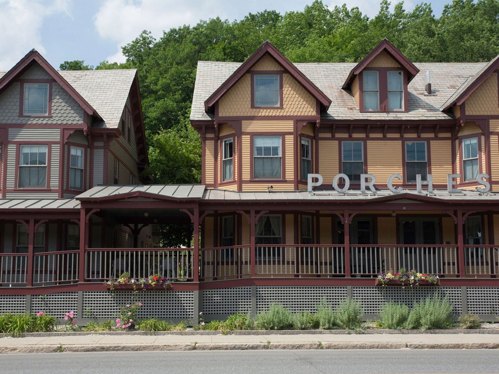 The Porches Inn at MASS MoCA