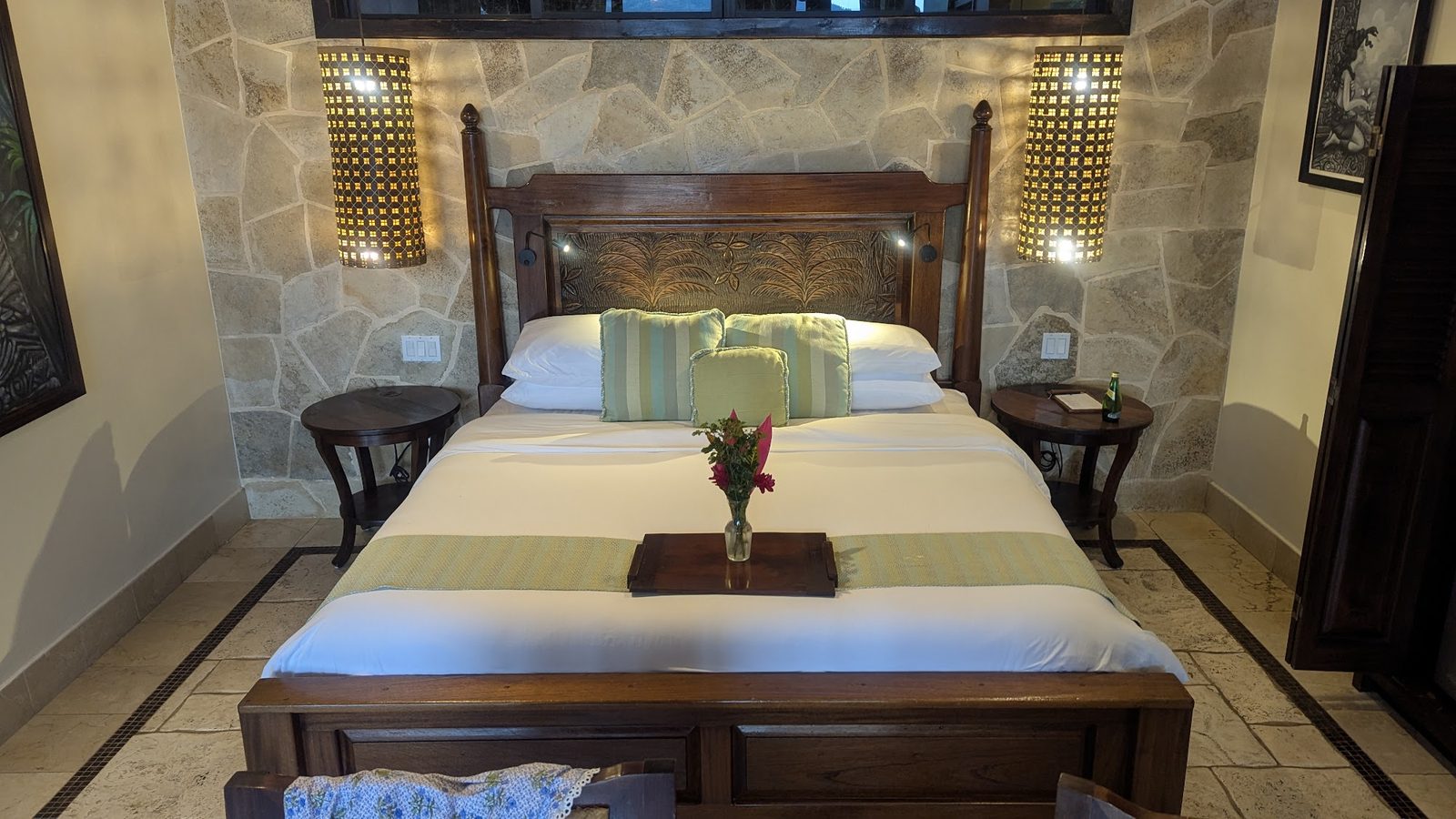 The Rainforest Lodge at Sleeping Giant interior
