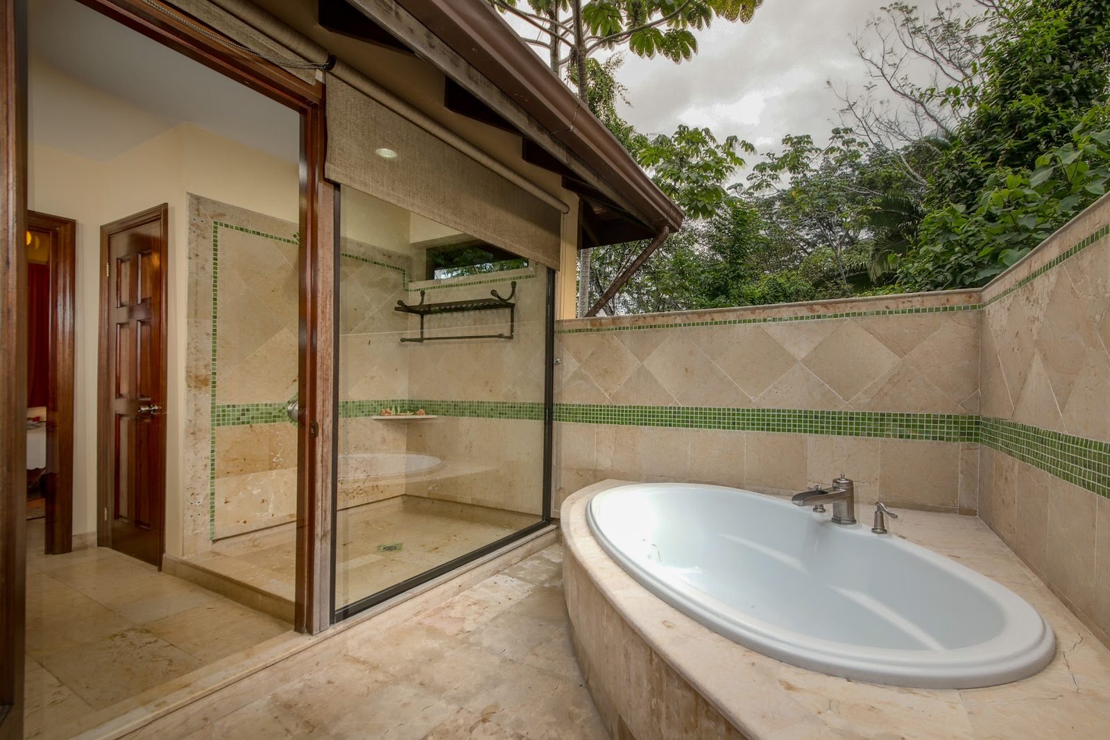 The Rainforest Lodge at Sleeping Giant interior