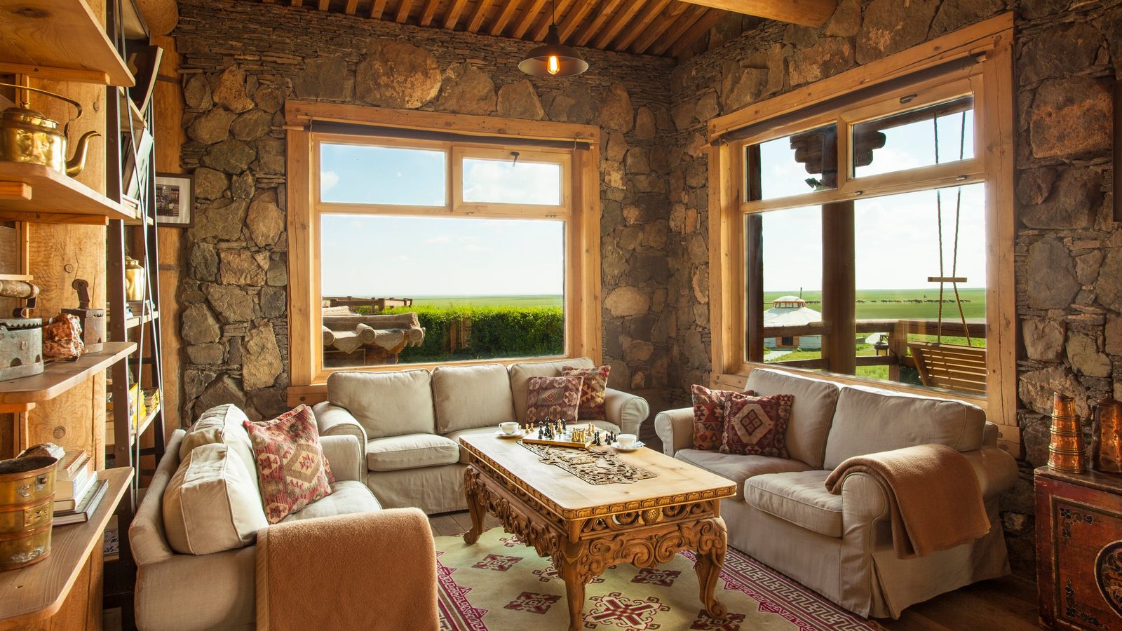 Three Camel Lodge interior