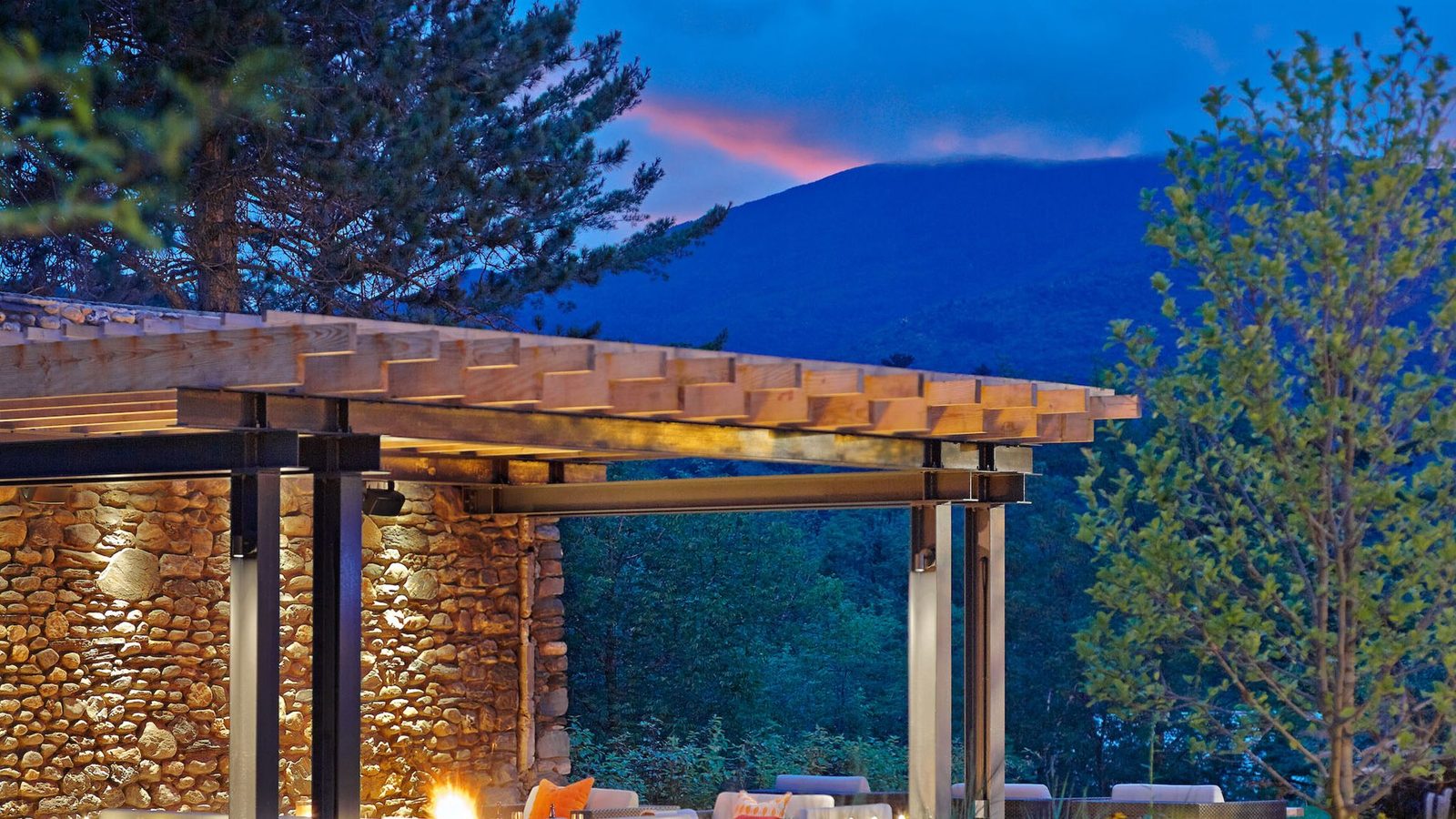 Topnotch Resort