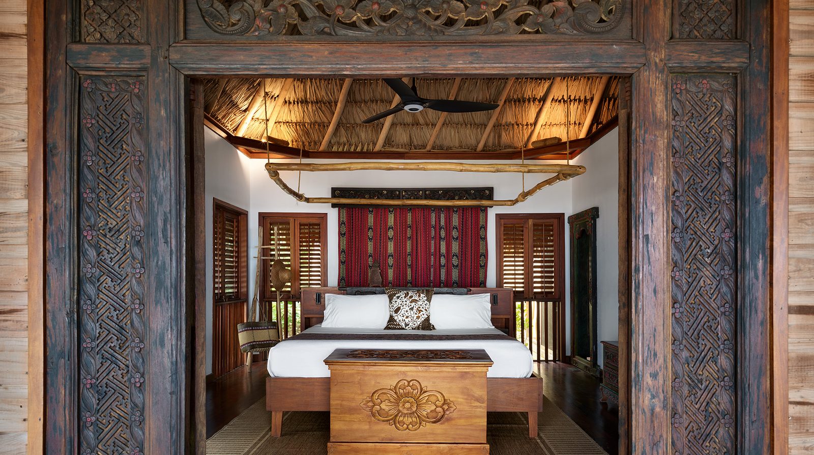 Turtle Inn interior